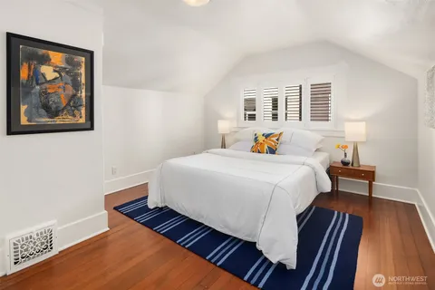 $1,025,000 | 914 West Howe Street, Seattle, WA 98119