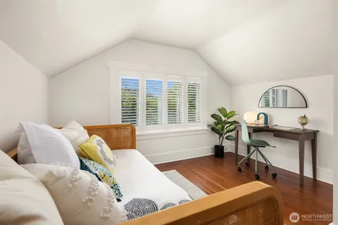 $1,025,000 | 914 West Howe Street, Seattle, WA 98119