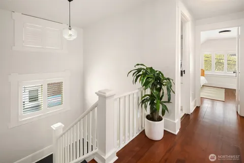 $1,025,000 | 914 West Howe Street, Seattle, WA 98119