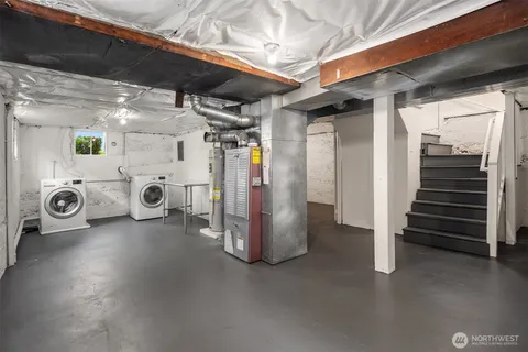 $1,025,000 | 914 West Howe Street, Seattle, WA 98119