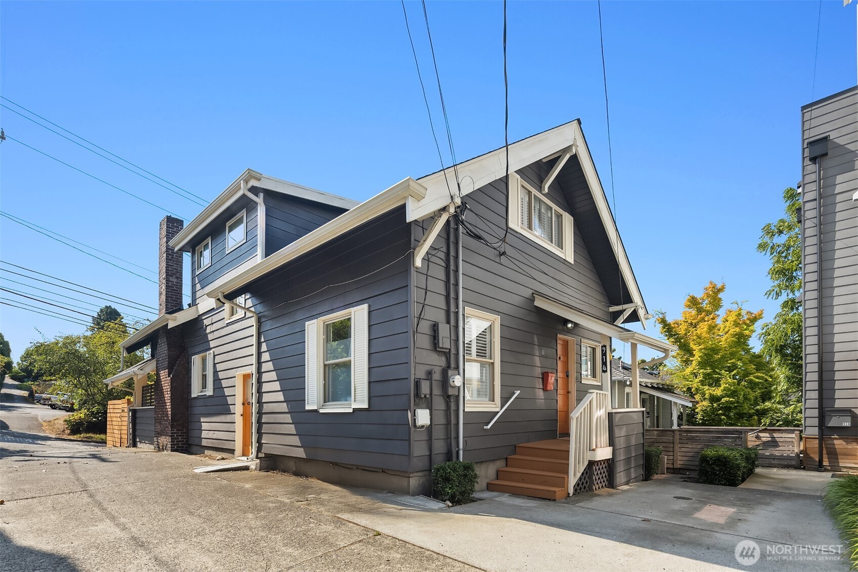 914 West Howe Street Seattle, WA 98119 - Photo 27 of 29 a front view of a house