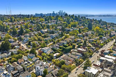 $1,025,000 | 914 West Howe Street, Seattle, WA 98119