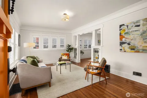 $1,025,000 | 914 West Howe Street, Seattle, WA 98119