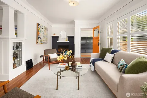 $1,025,000 | 914 West Howe Street, Seattle, WA 98119