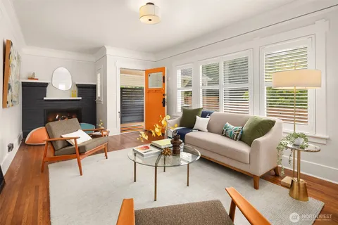 $1,025,000 | 914 West Howe Street, Seattle, WA 98119