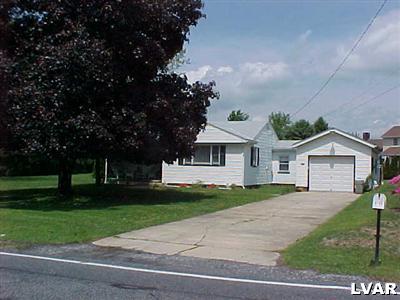 5159 Old Carriage Road Northampton, PA 18067 - Photo 3 of 20 Gallery Image 3