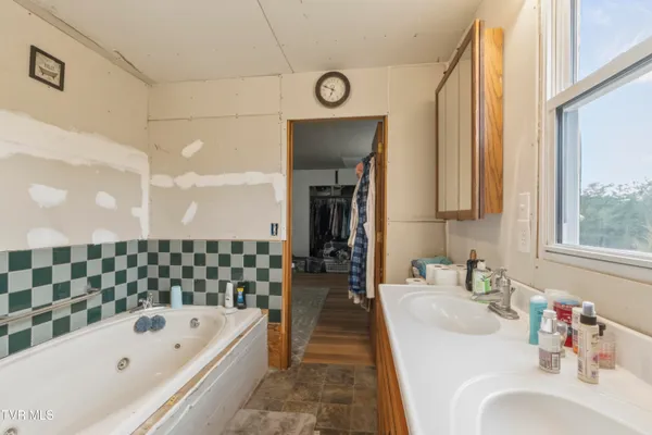 $529,000 | 480 Obe Kirk Loop, Mohawk, TN 37810