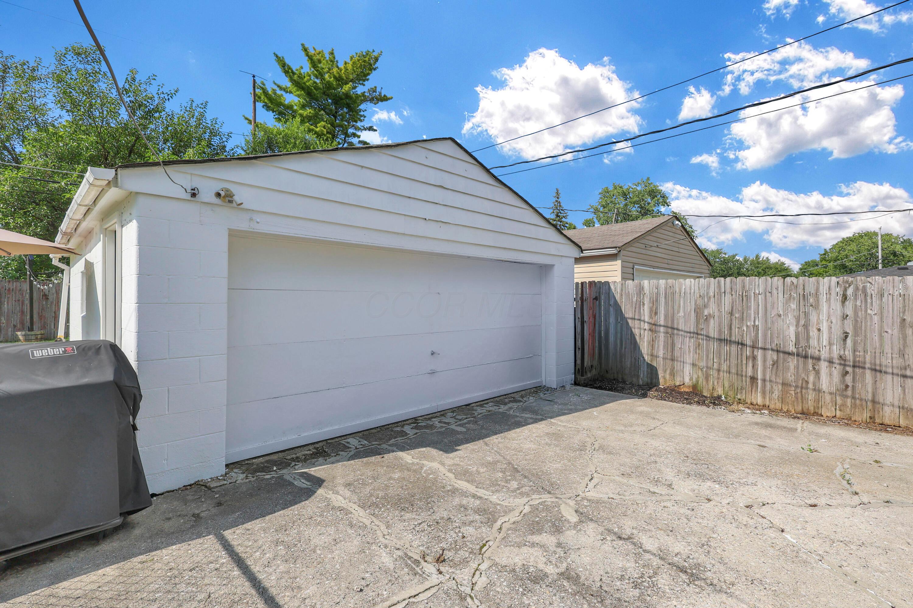 3473 Lacon Road Hilliard, OH 43026 - Photo 26 of 36 Oversized 2-car Garage