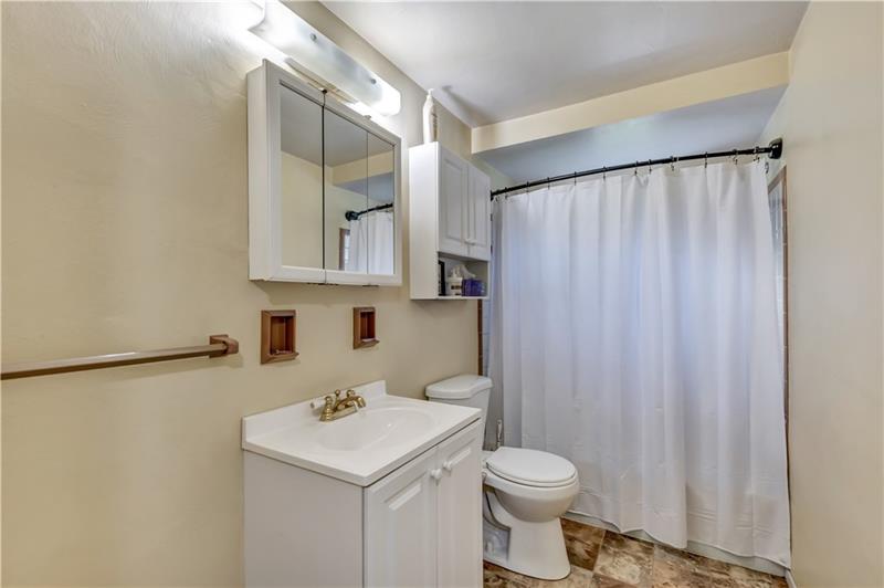 3038 Santiago Road Imperial, PA 15126 - Photo 8 of 24 Gallery Image 8