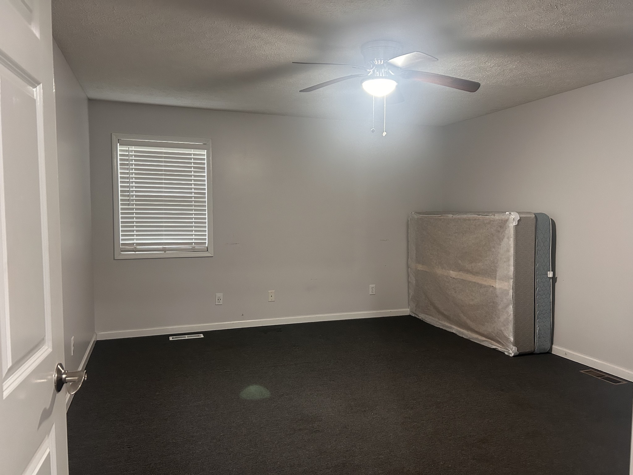 2200 Crescentview Road Pulaski, TN 38478 - Photo 31 of 72 an empty room with a window