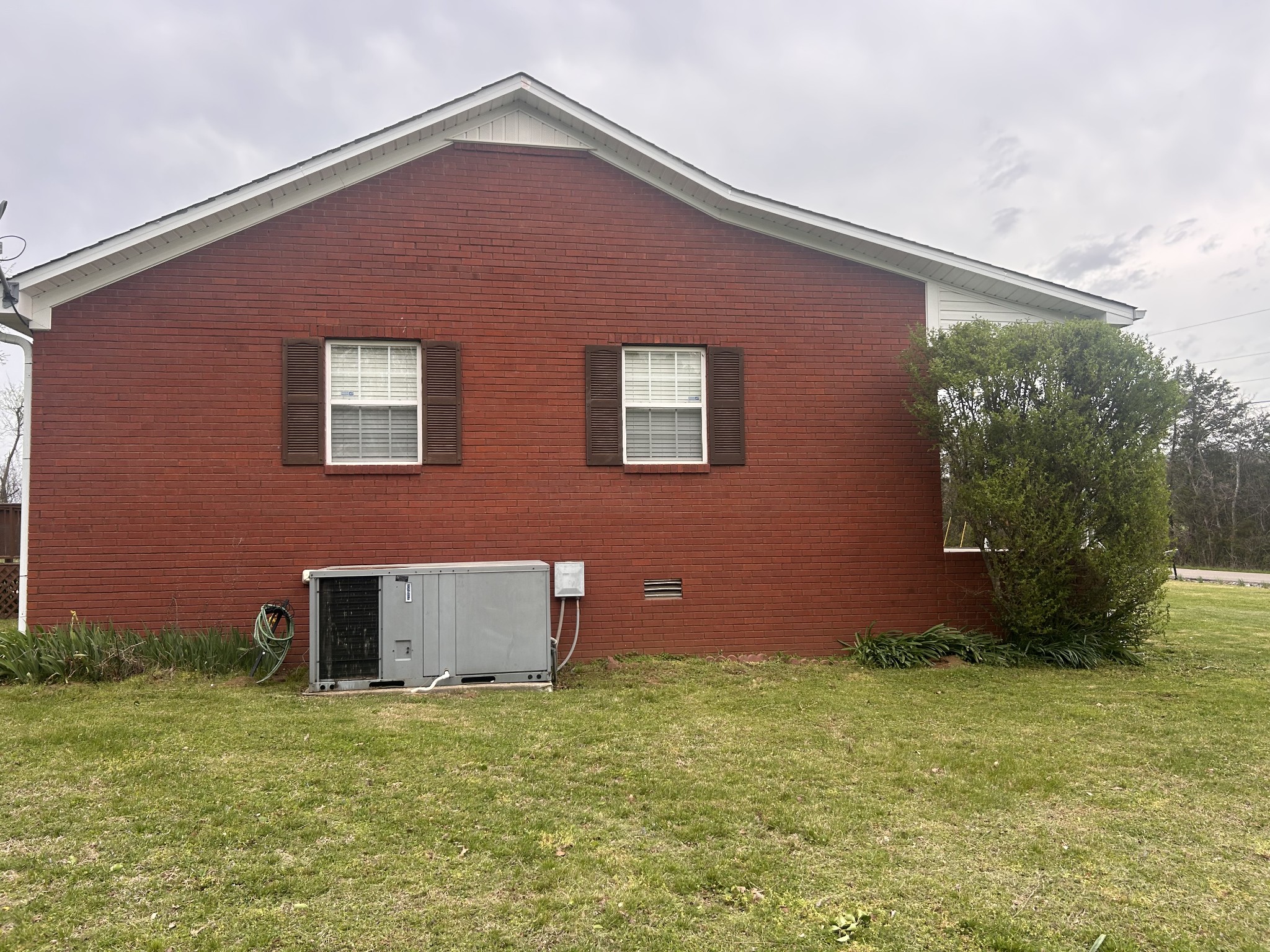 2200 Crescentview Road Pulaski, TN 38478 - Photo 69 of 72 a front view of house with yard