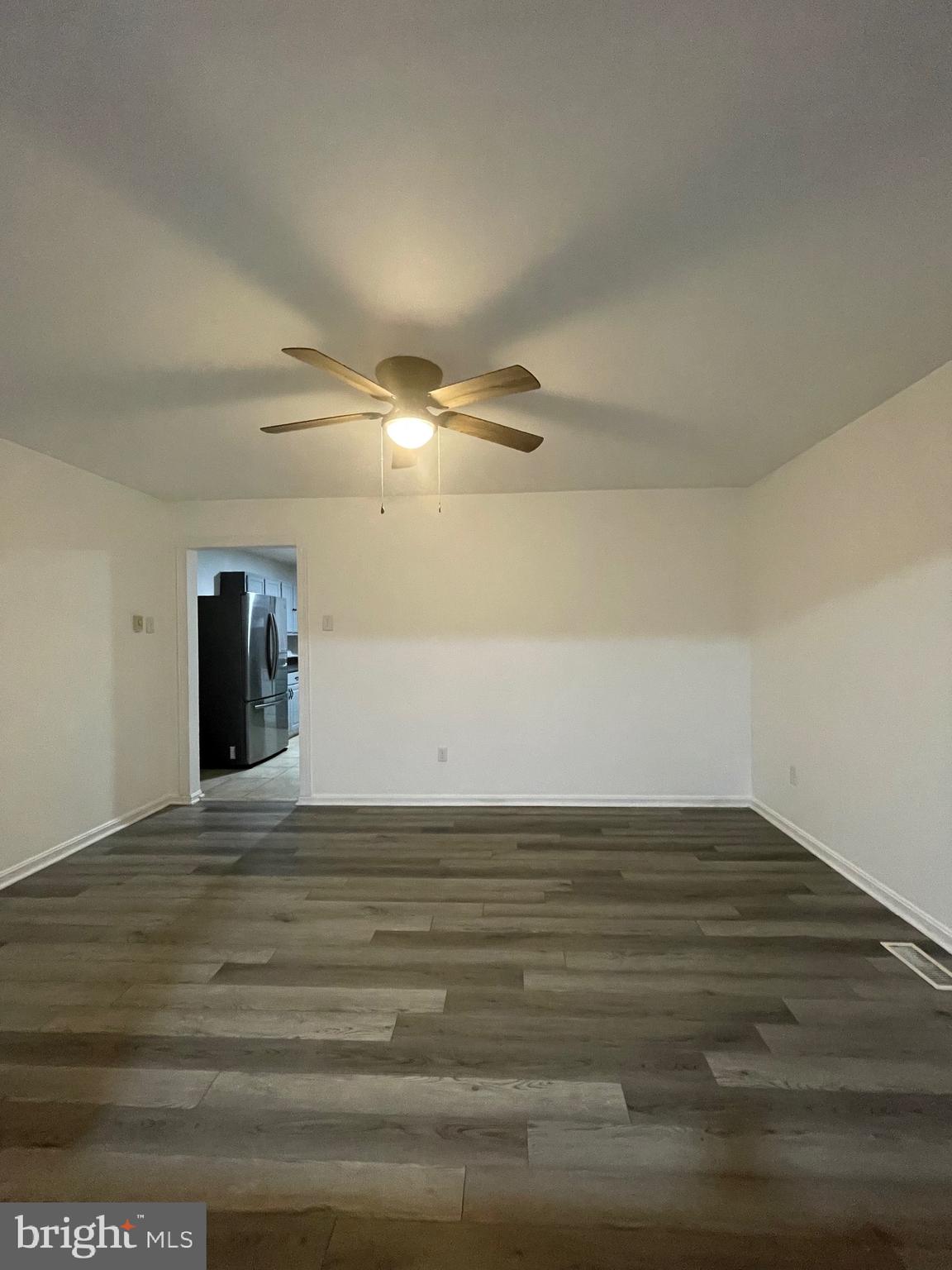 977 Santa Rosa Lane Lusby, MD 20657 - Photo 3 of 8 Livingroom
