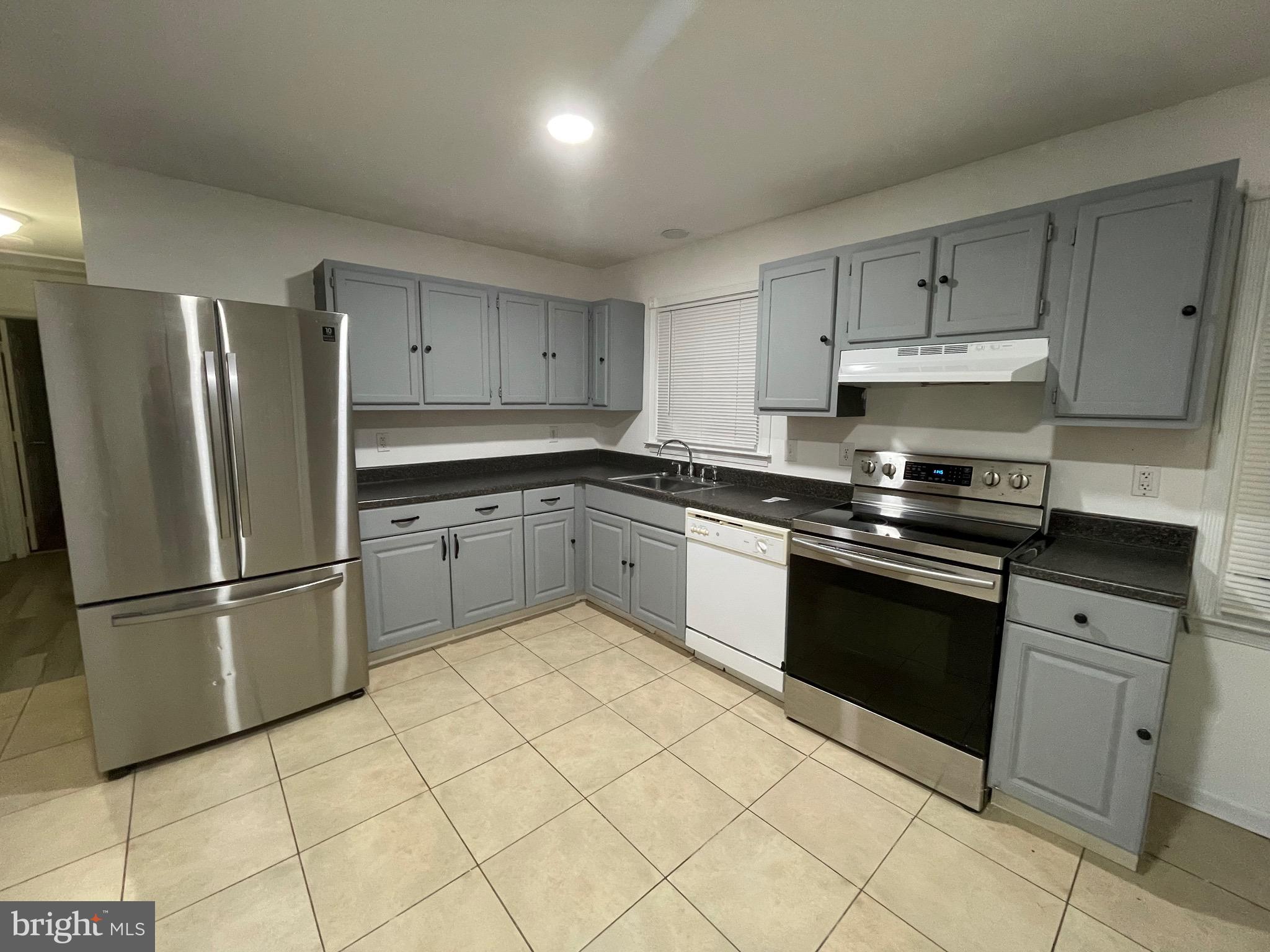 977 Santa Rosa Lane Lusby, MD 20657 - Photo 4 of 8 Kitchen