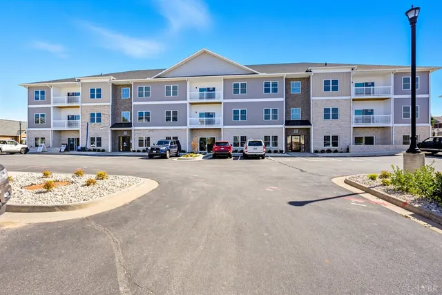 $319,000 | 420 Capstone Drive, Unit 106, Lynchburg, VA 24502