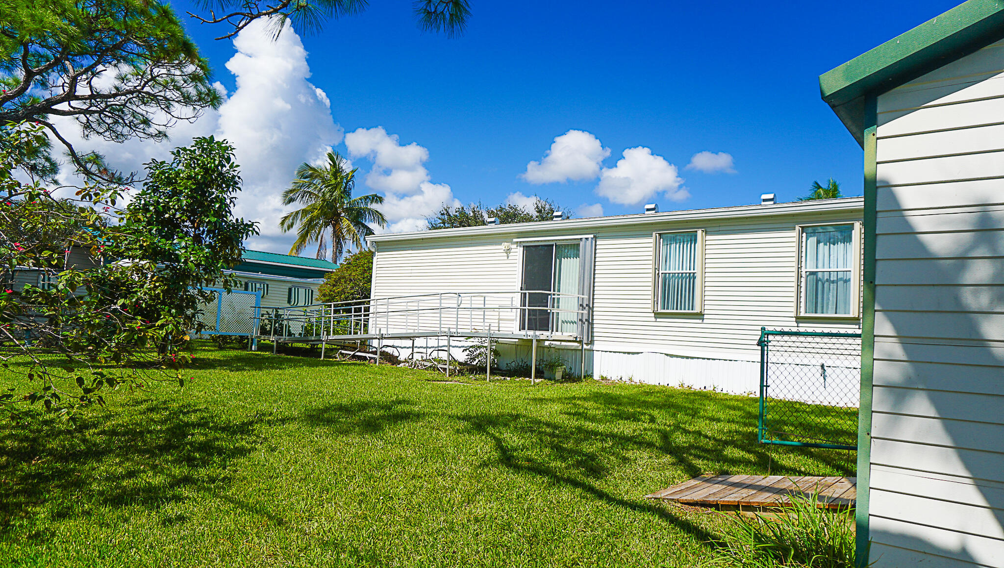 7030 Southeast Ridgeway Terrace Hobe Sound, FL 33455 - Photo 19 of 50 DSC00274