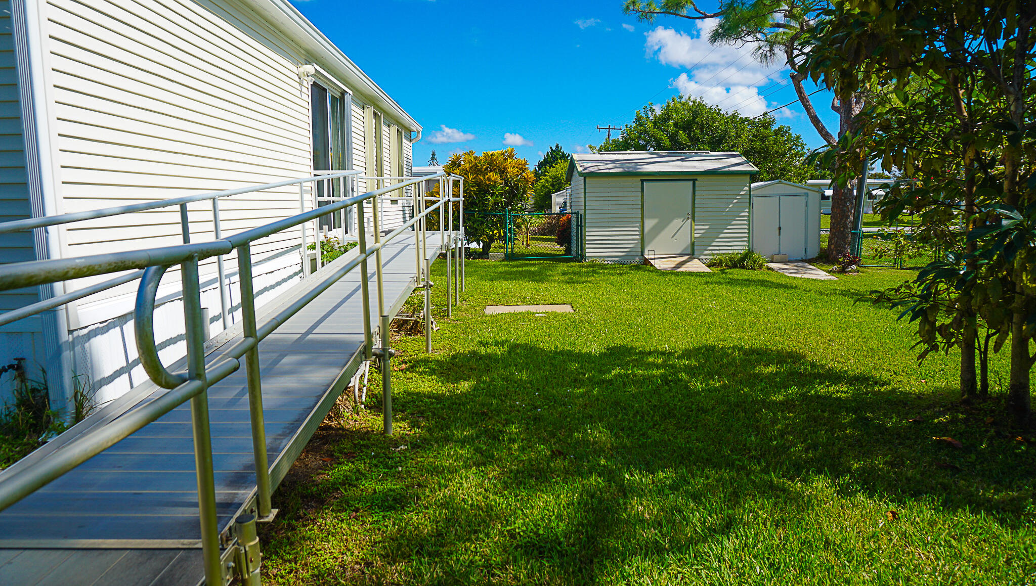 7030 Southeast Ridgeway Terrace Hobe Sound, FL 33455 - Photo 22 of 50 DSC00290