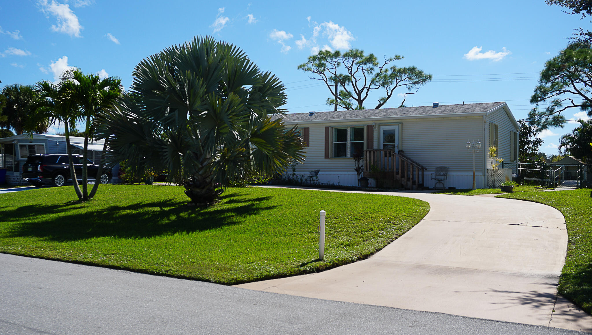 7030 Southeast Ridgeway Terrace Hobe Sound, FL 33455 - Photo 4 of 50 DSC00229