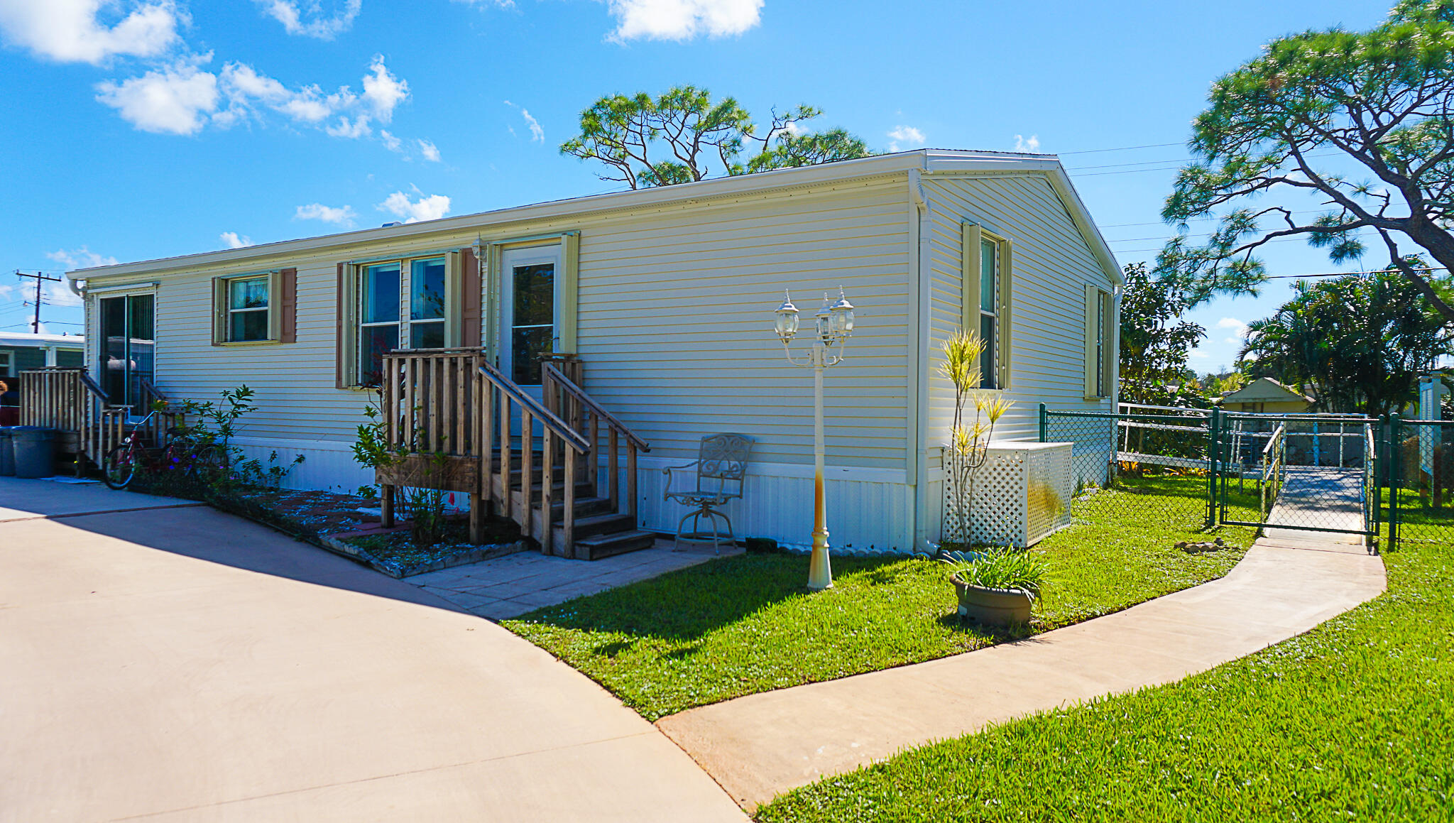 7030 Southeast Ridgeway Terrace Hobe Sound, FL 33455 - Photo 5 of 50 DSC00244