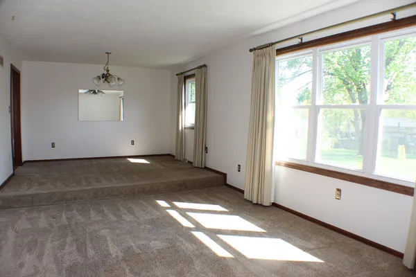 $299,900 | 8 Apache Court, Eldridge, IA 52748