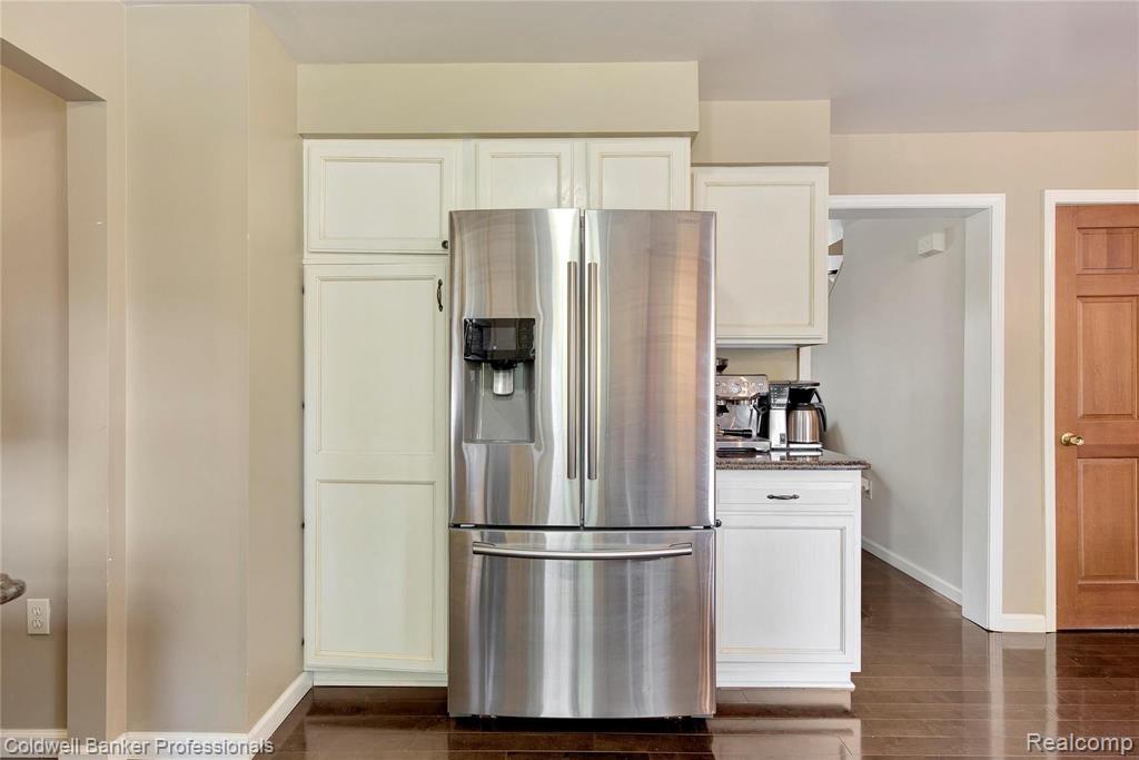 3594 Hazelton Avenue Rochester Hills, MI 48307 - Photo 5 of 33