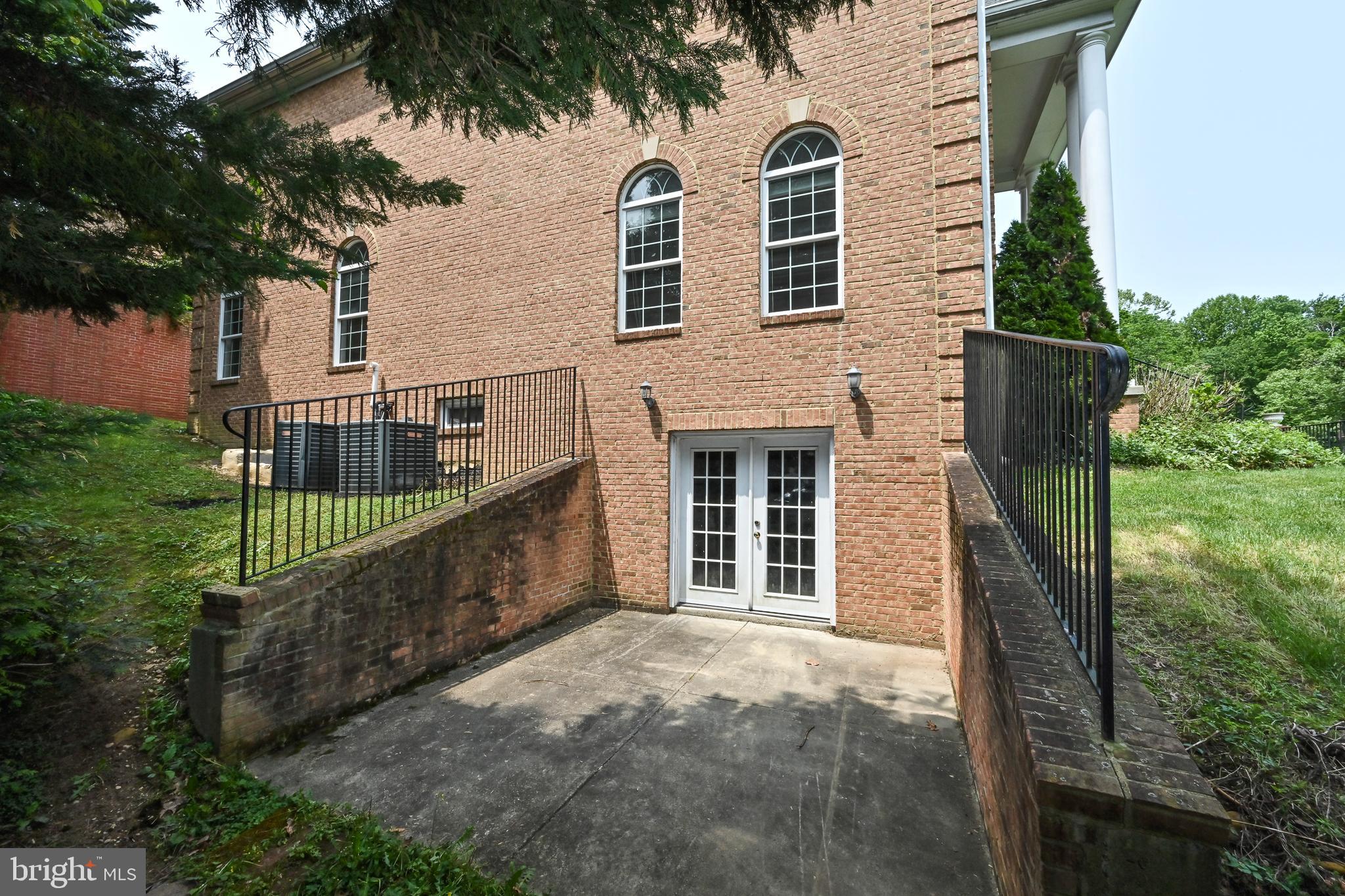 5218 Clinton Road Alexandria, VA 22312 - Photo 81 of 106 side lower level walk out