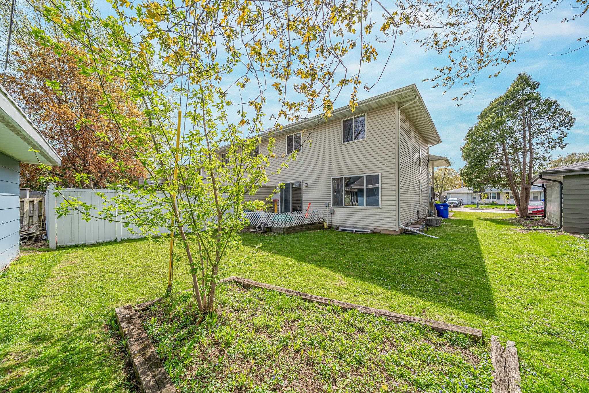 722 North Hawthorne Drive Appleton, WI 54915 - Photo 15 of 20