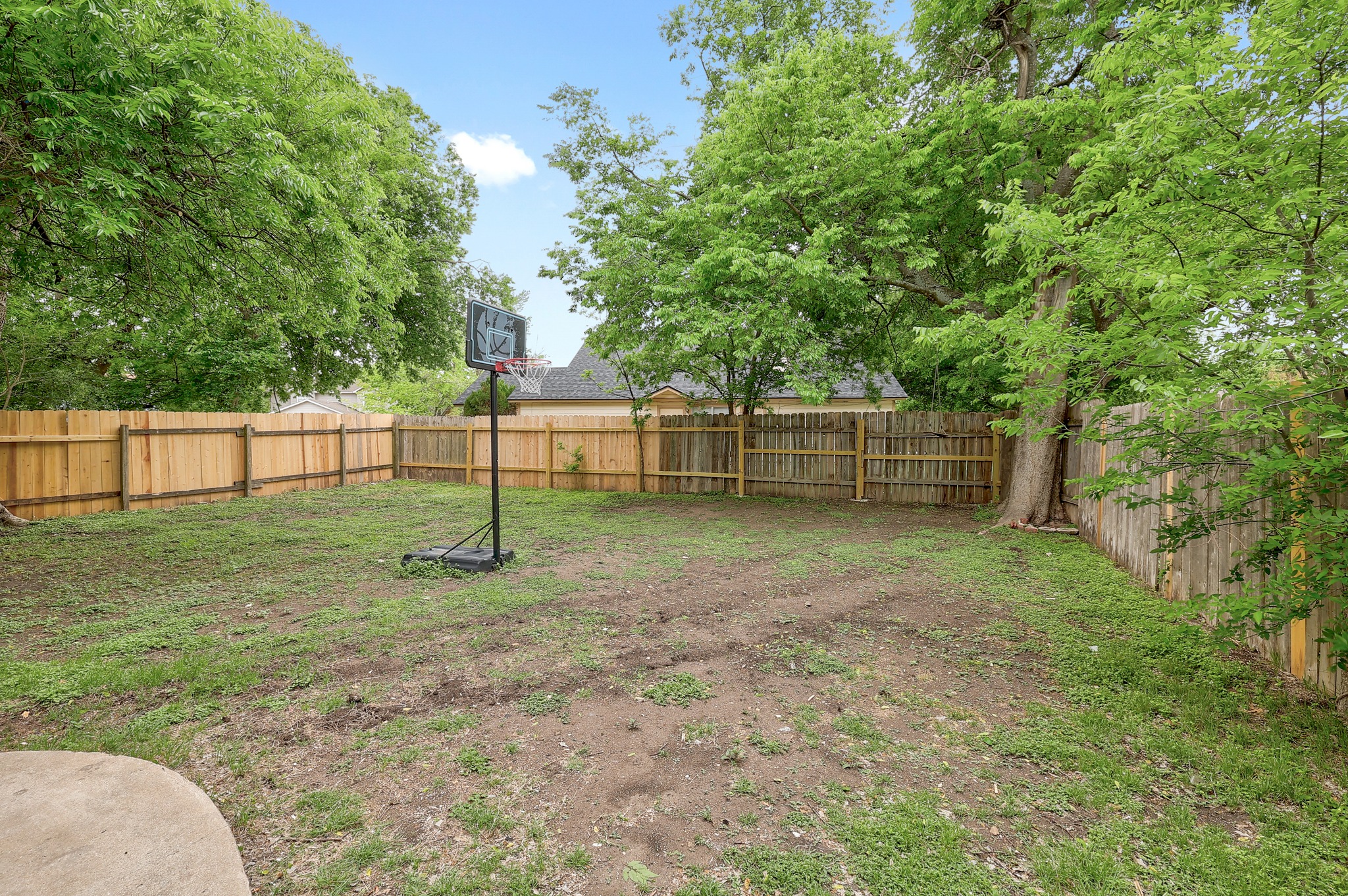 9901 Parliament House Road Austin, TX 78729 - Photo 39 of 40 View of fenced backyard
