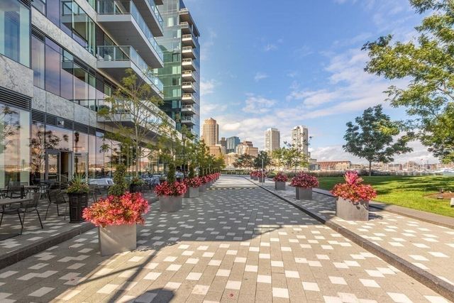 $1,522,500 | 50 Liberty Drive, Unit 10H, Boston, MA 02210