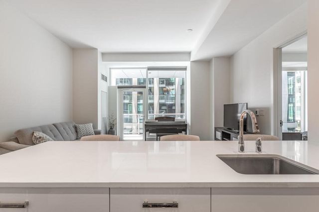 $1,522,500 | 50 Liberty Drive, Unit 10H, Boston, MA 02210