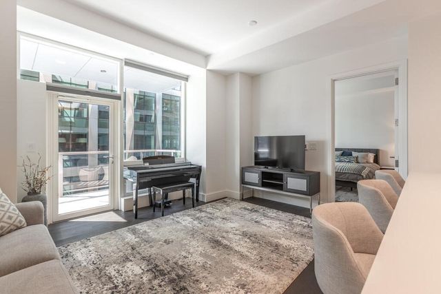 $1,522,500 | 50 Liberty Drive, Unit 10H, Boston, MA 02210