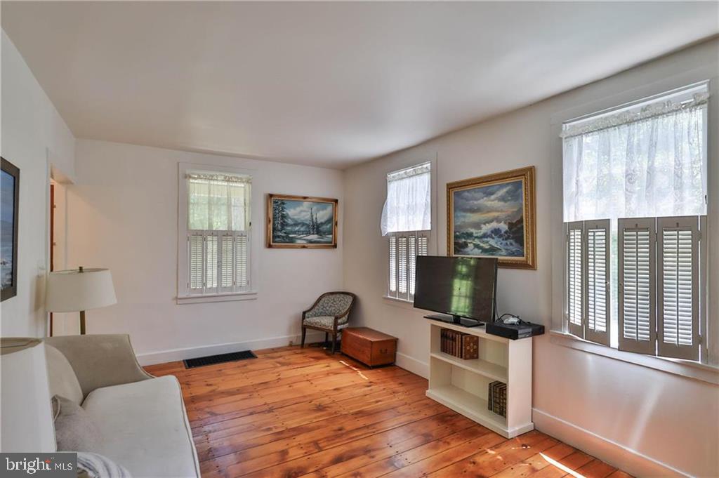 1233 Durham Road Riegelsville, PA 18077 - Photo 8 of 36