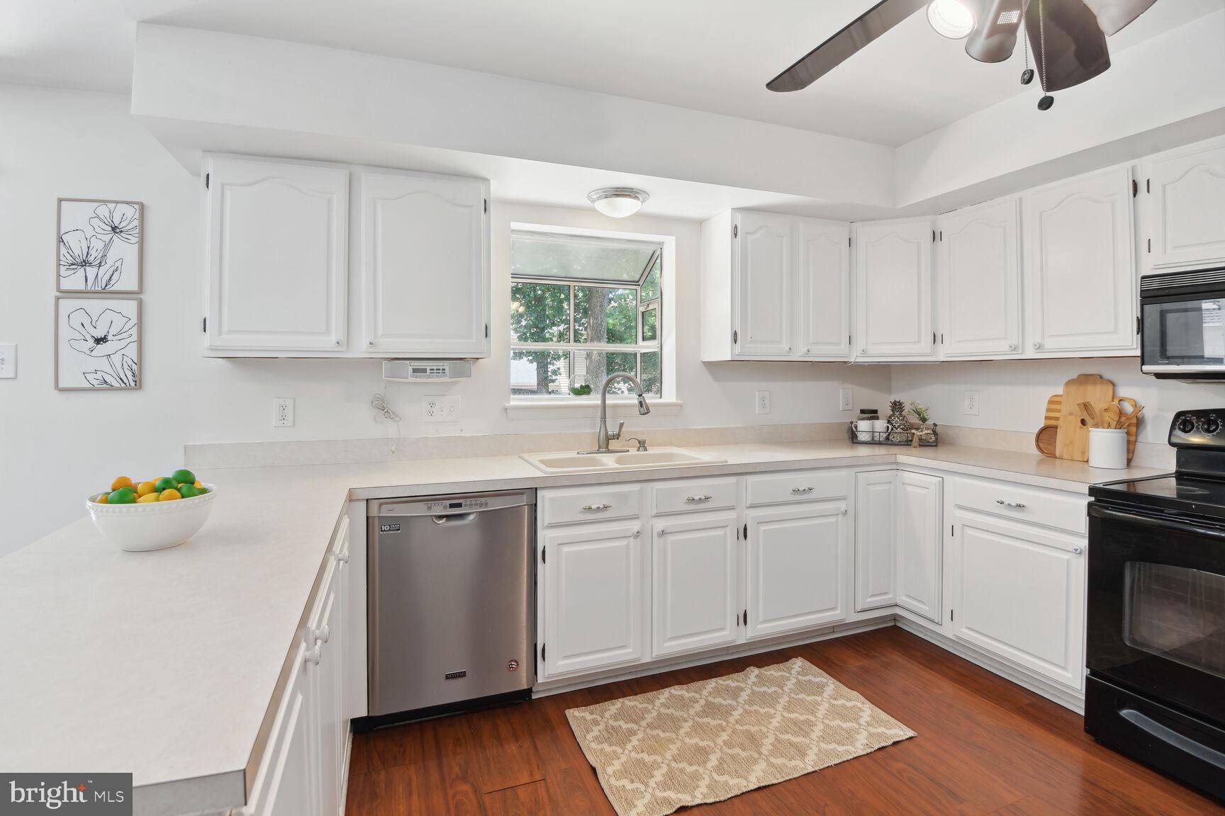 1402 Brenwoode Road Annapolis, MD 21409 - Photo 12 of 29 Kitchen with large window
