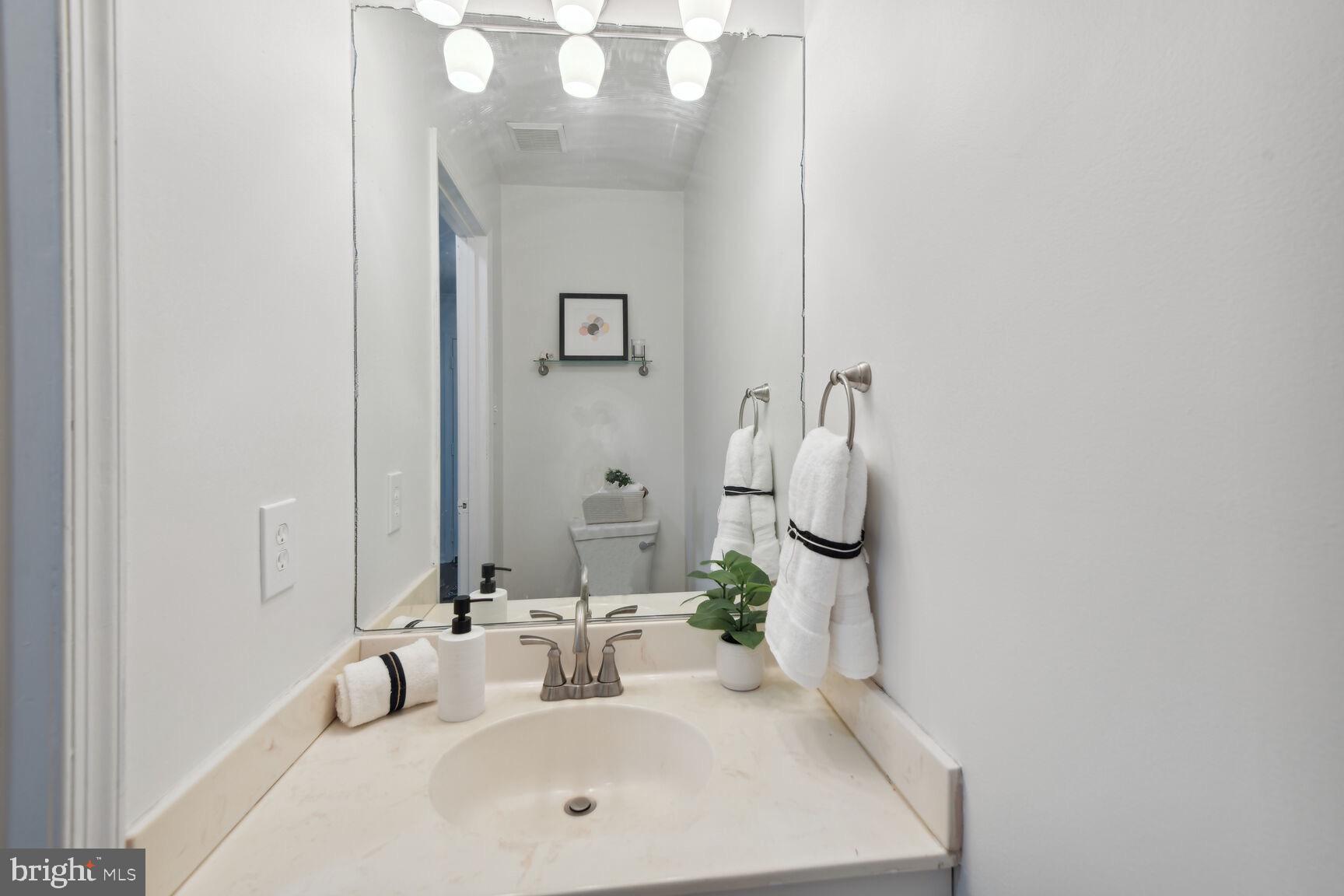 1402 Brenwoode Road Annapolis, MD 21409 - Photo 15 of 29 Half bath main level