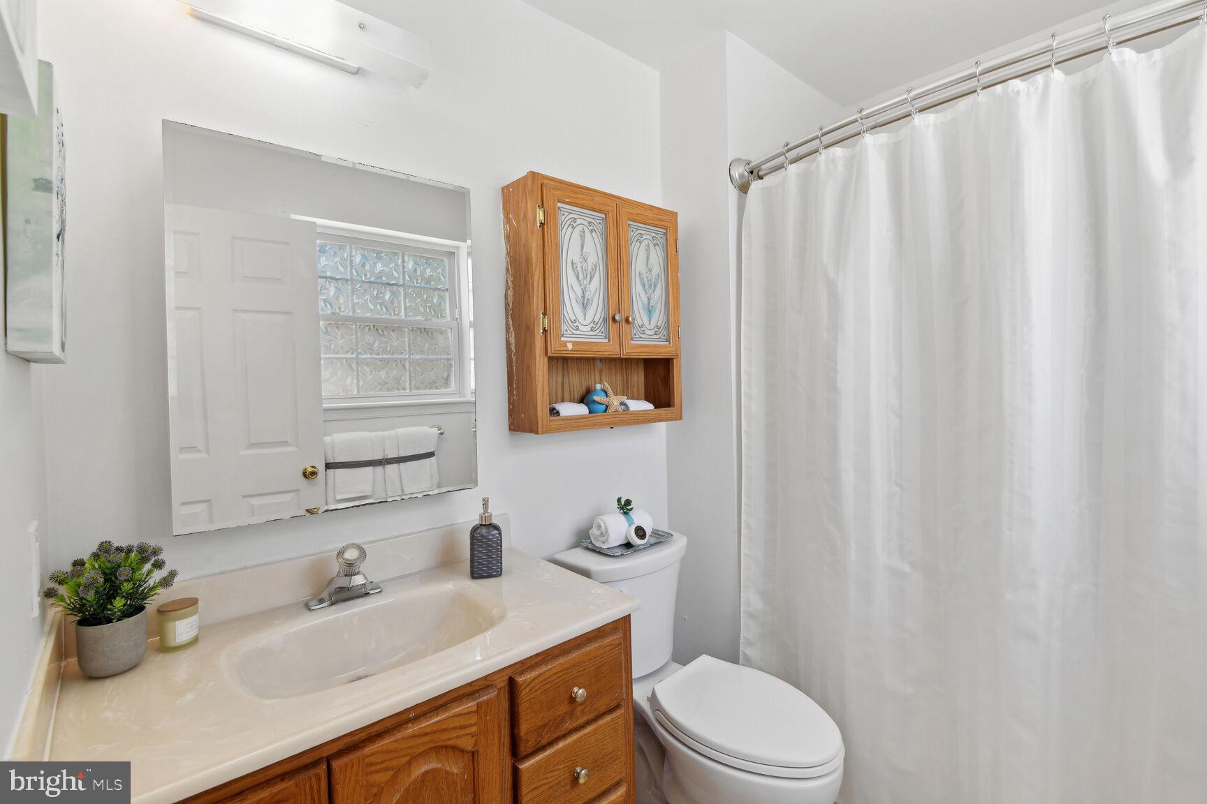 1402 Brenwoode Road Annapolis, MD 21409 - Photo 18 of 29 Primary bath with shower/tub