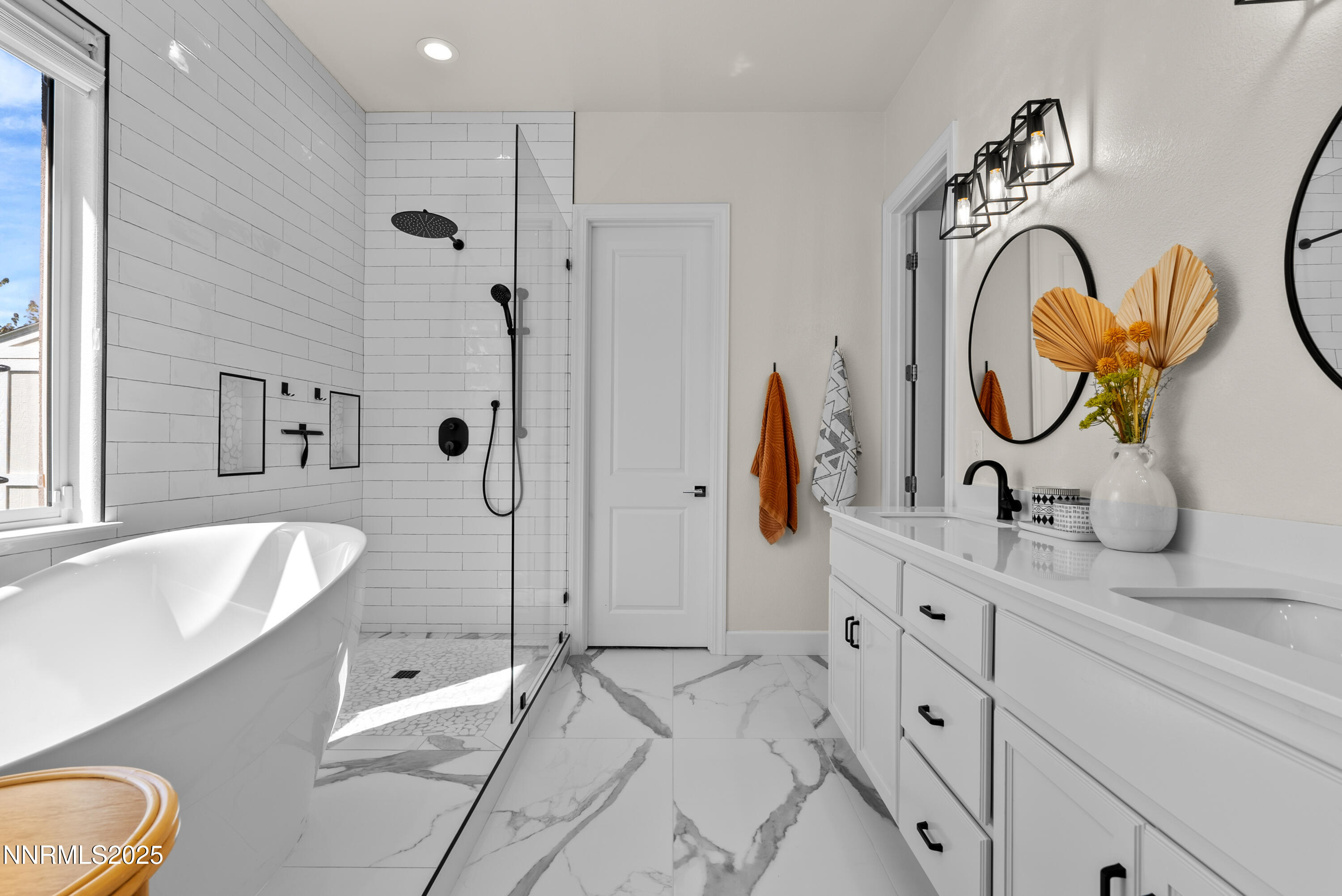 8650 Gasparilla Way Reno, NV 89439 - Photo 17 of 29 a bathroom with a tub sink and mirror