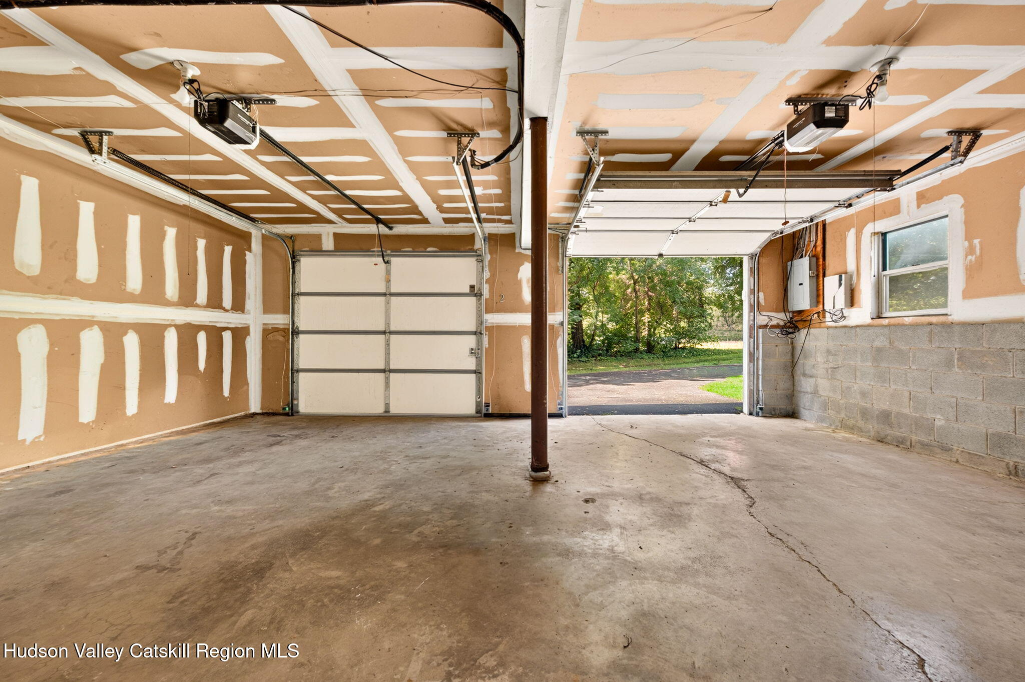 2 Verven Road Poughkeepsie, NY 12603 - Photo 27 of 29 33-garage-1