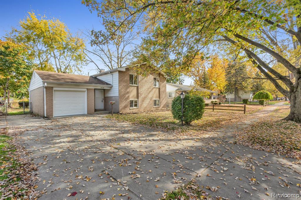7828 Kaiser Street Canton, MI 48187 - Photo 1 of 32 Gallery Image 1