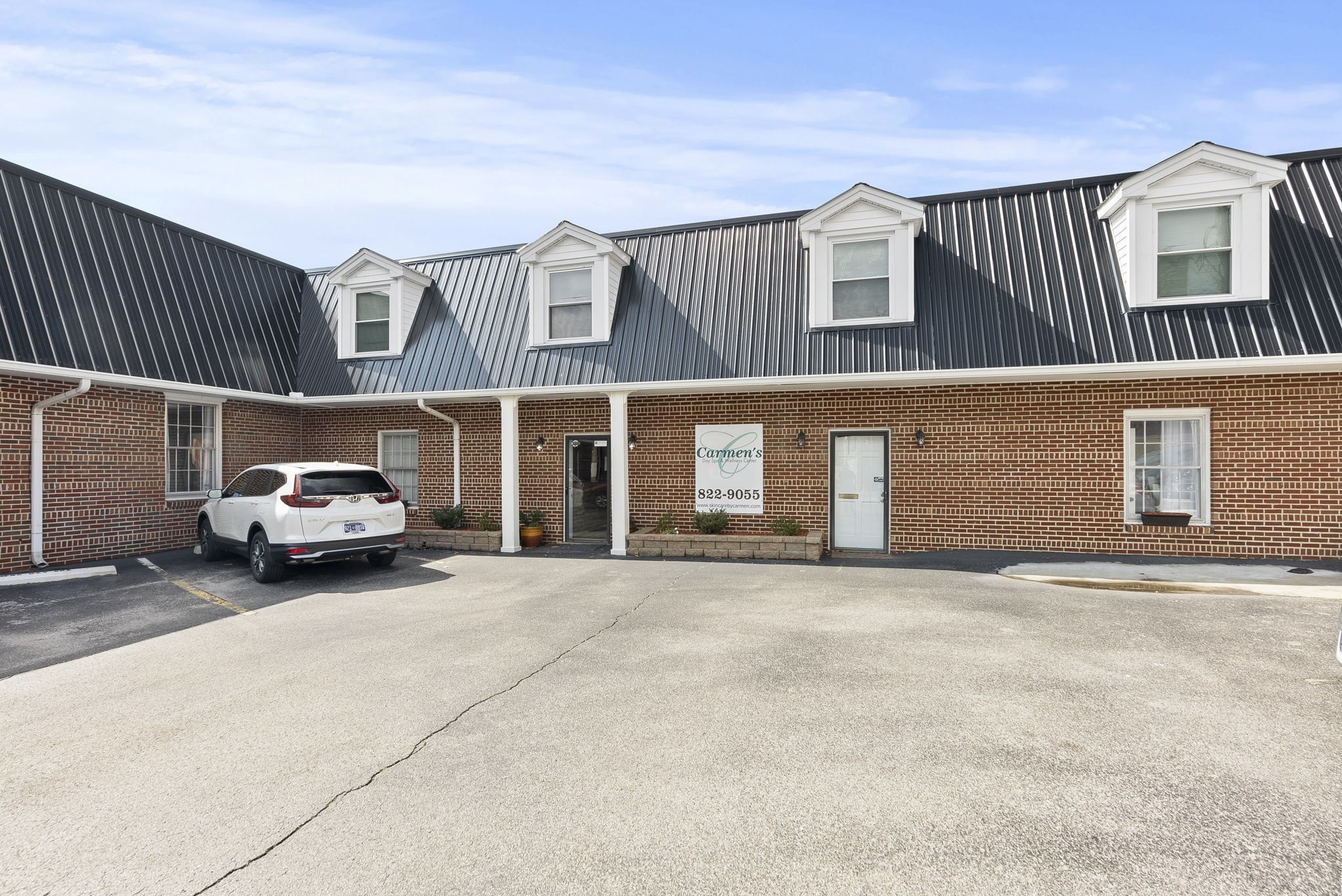 607 Locust Street Springfield, TN 37172 - Photo 2 of 43 a car parked in front of a building