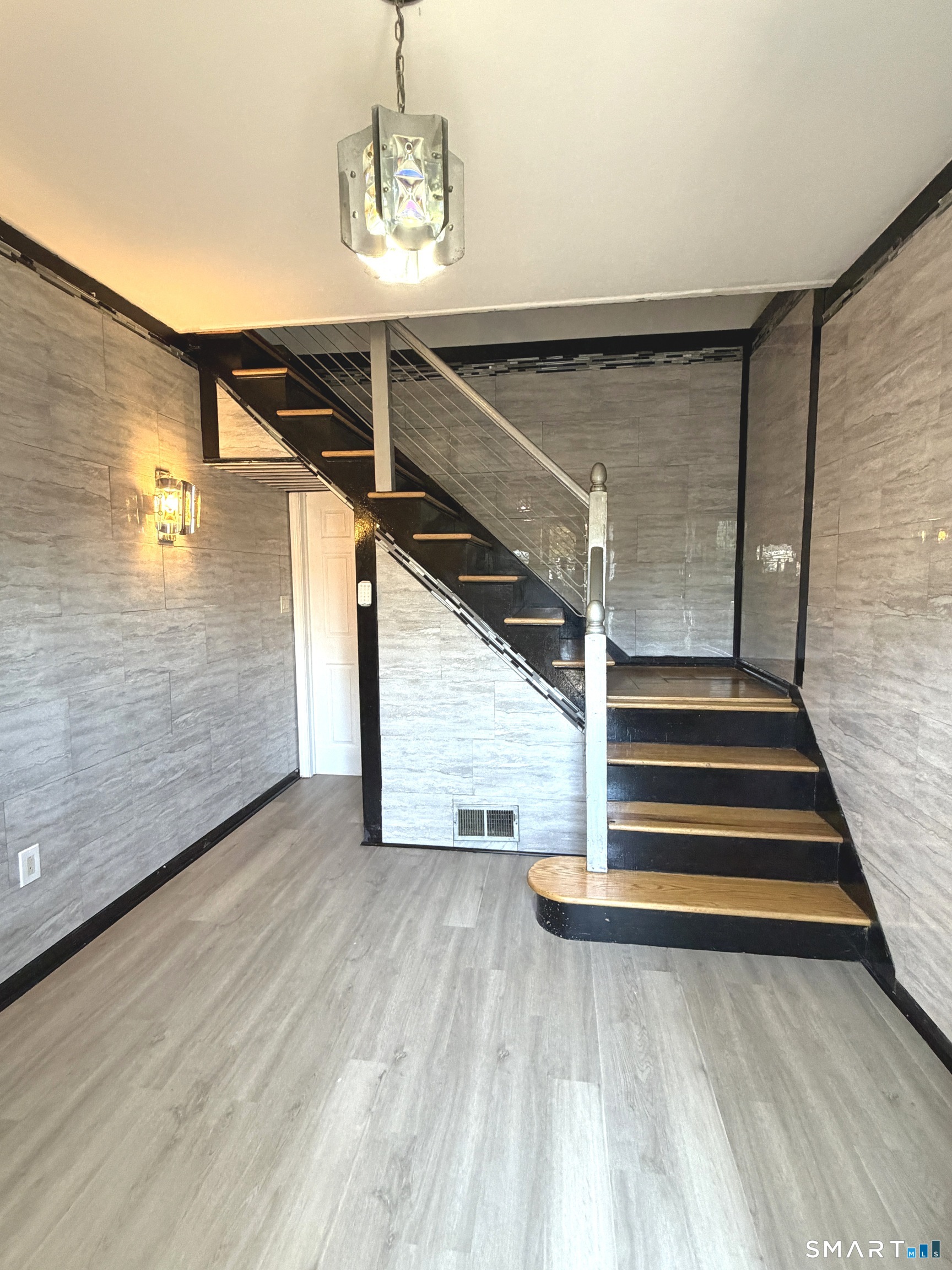 167 George Street Hartford, CT 06114 - Photo 11 of 33