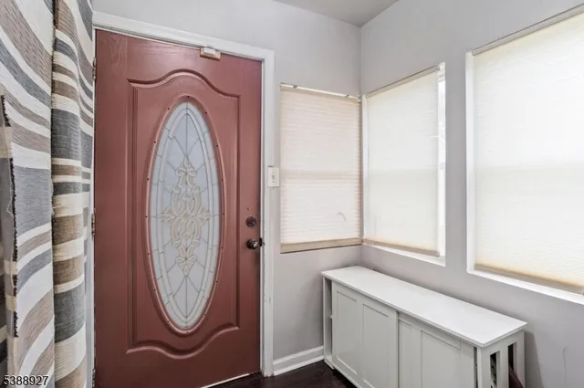 a view of a livingroom with washer and dryer