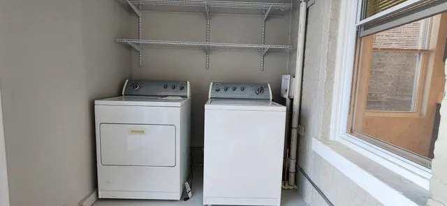 $2,099 | 3816 West Montrose Avenue, Unit 2, Chicago, IL 60618