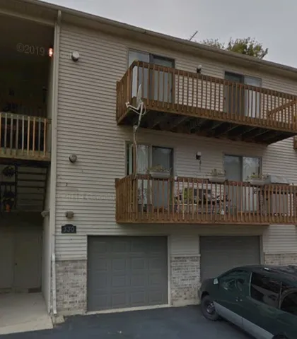 $219,900 | 330 Woodridge Circle, Unit C, South Elgin, IL 60177