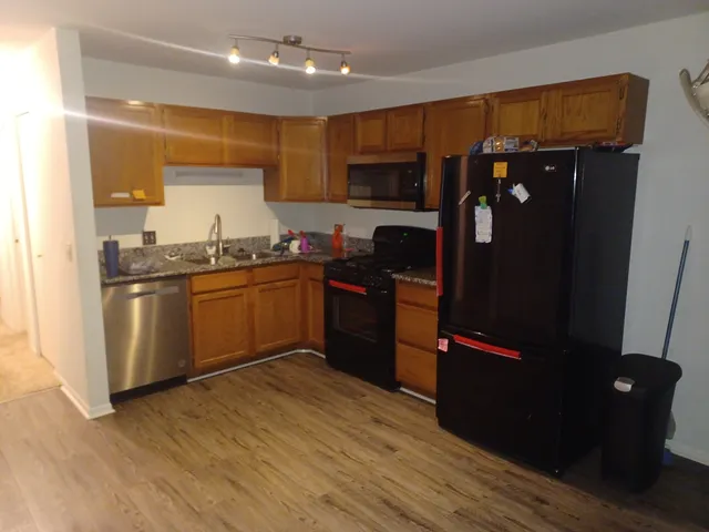 $219,900 | 330 Woodridge Circle, Unit C, South Elgin, IL 60177