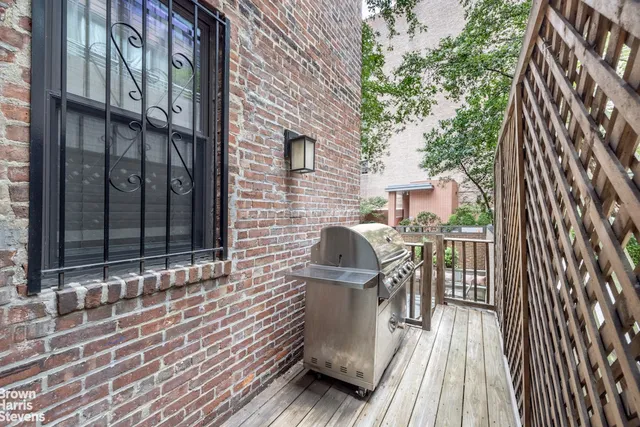 a livingroom with workspace and a window