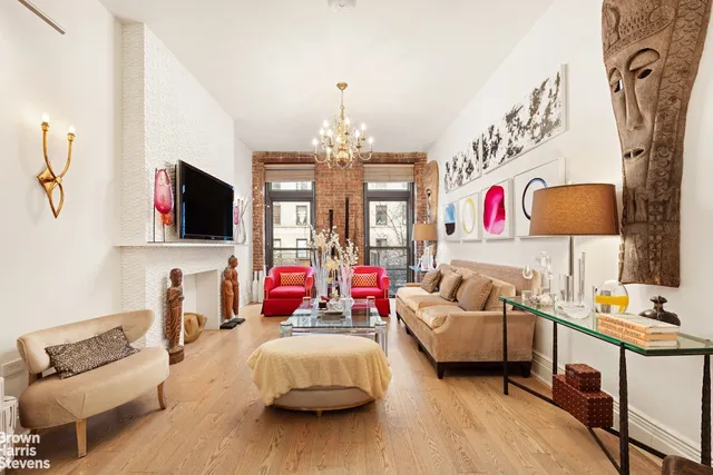 a black and white photo of a living room