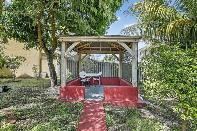 $795,000 | 1001 Southwest 100th Terrace, Pembroke Pines, FL 33025