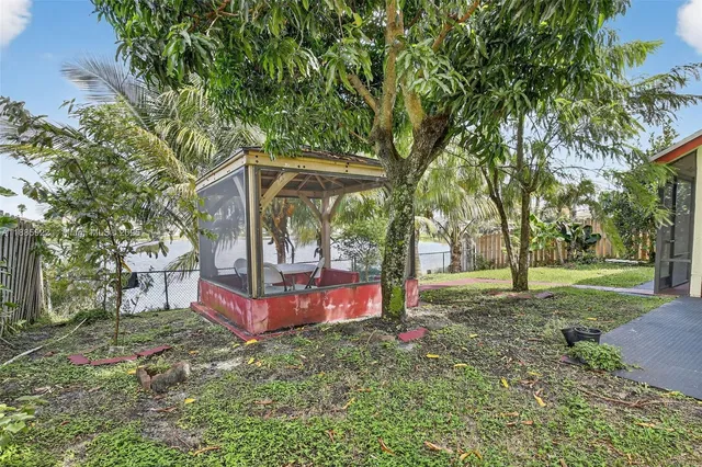 $795,000 | 1001 Southwest 100th Terrace, Pembroke Pines, FL 33025