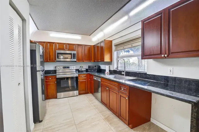 $795,000 | 1001 Southwest 100th Terrace, Pembroke Pines, FL 33025