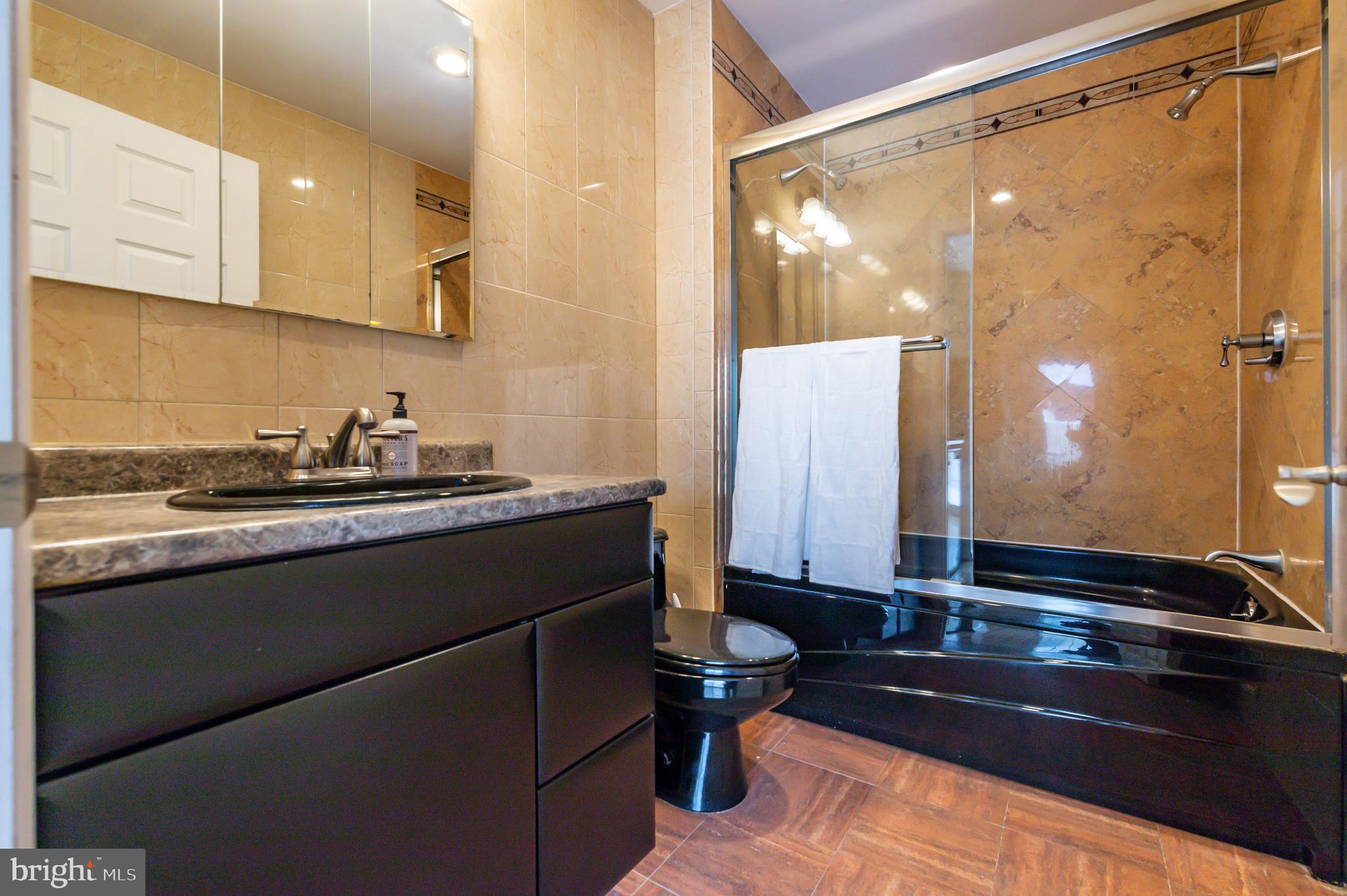 870 Pennock Street, Unit B Philadelphia, PA 19130 - Photo 14 of 18