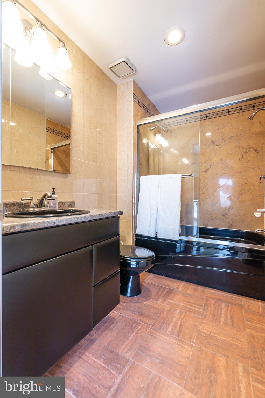 870 Pennock Street, Unit B Philadelphia, PA 19130 - Photo 15 of 18